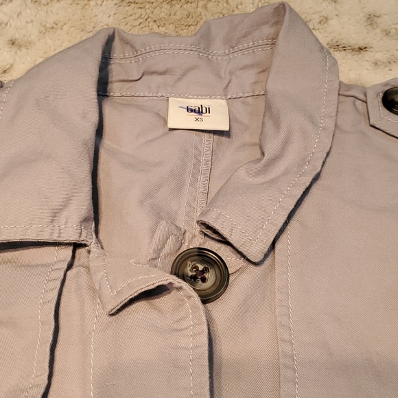 Cabi Tanner Grey Thin Button and Belted Trench Coat Top or Jacket Size XS - Picture 3 of 5